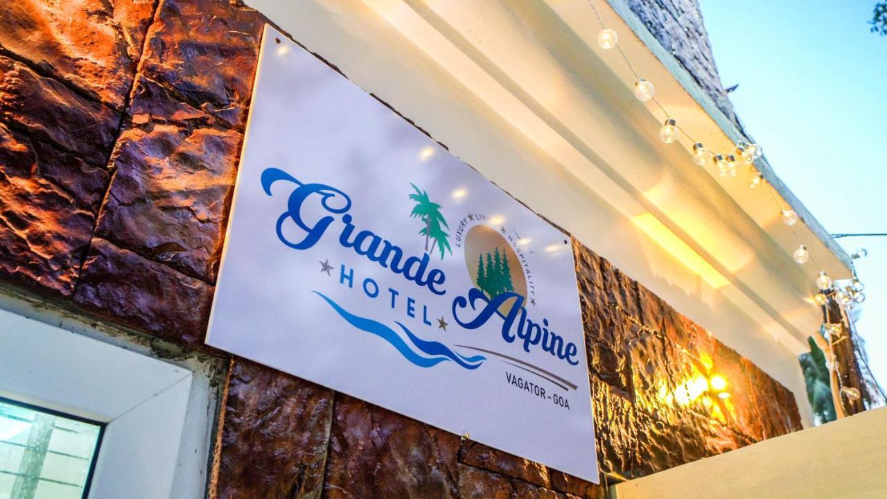 Grande Alpine Hotel Vagator Exterior photo